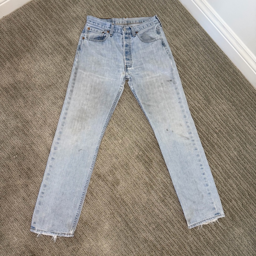 Vintage Levi’s 501 Jeans W31 L32 – Light Wash Y2K Straight Leg (Made in Poland)